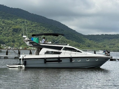 Intermarine 440