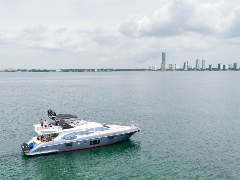 70' Azimut main view