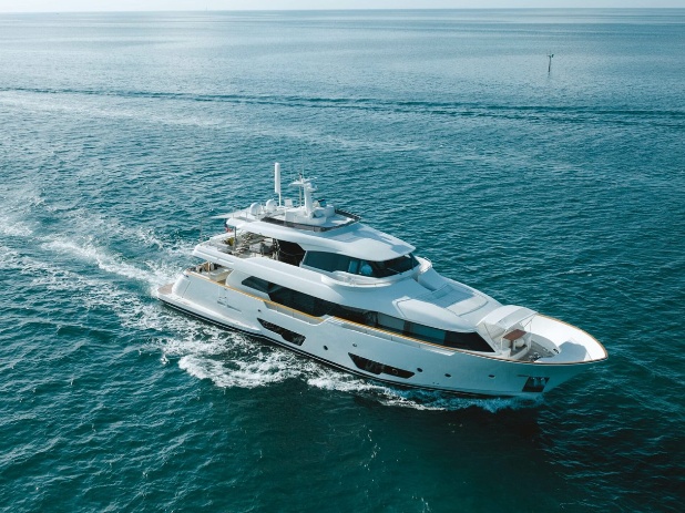 94' Ferretti Custom Line Navetta 28