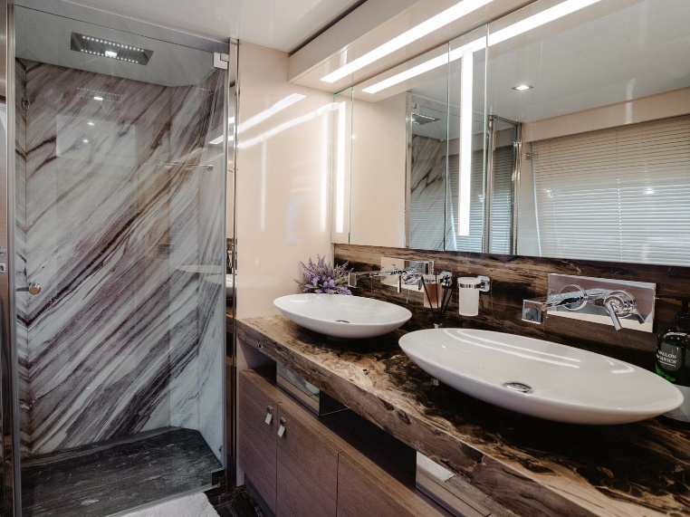 94' Ferretti gallery image 4