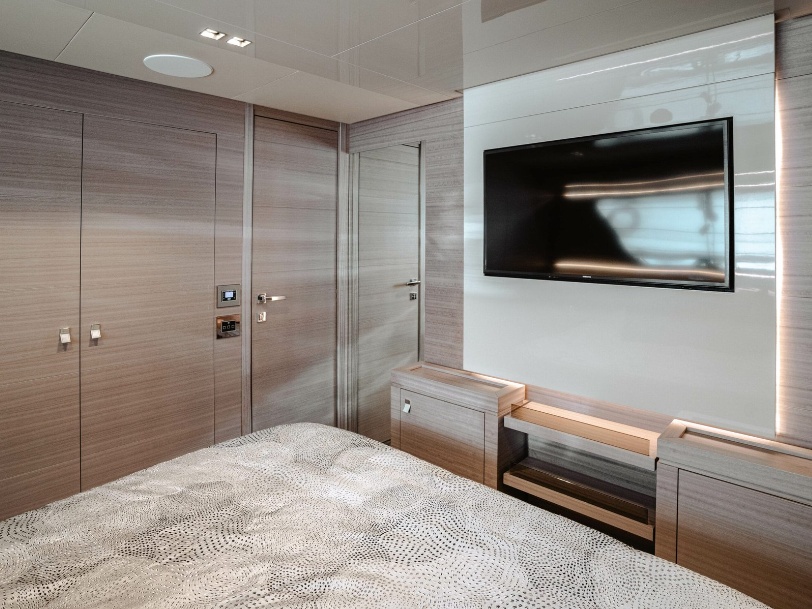 94' Ferretti gallery image 6