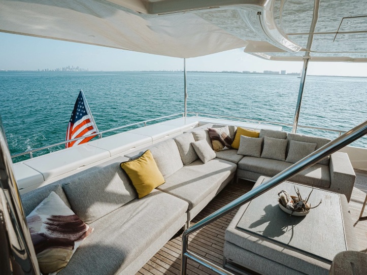 94' Ferretti gallery image 8