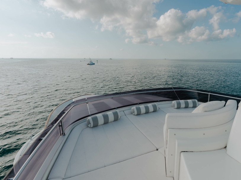 94' Ferretti gallery image 9