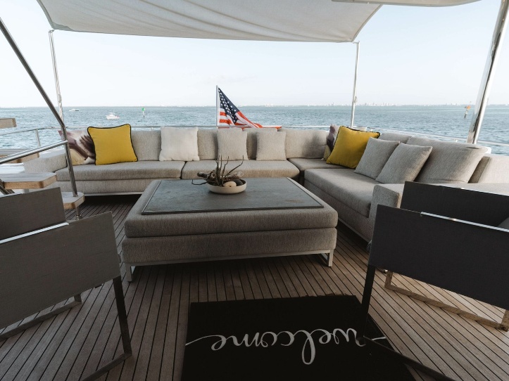 94' Ferretti gallery image 11