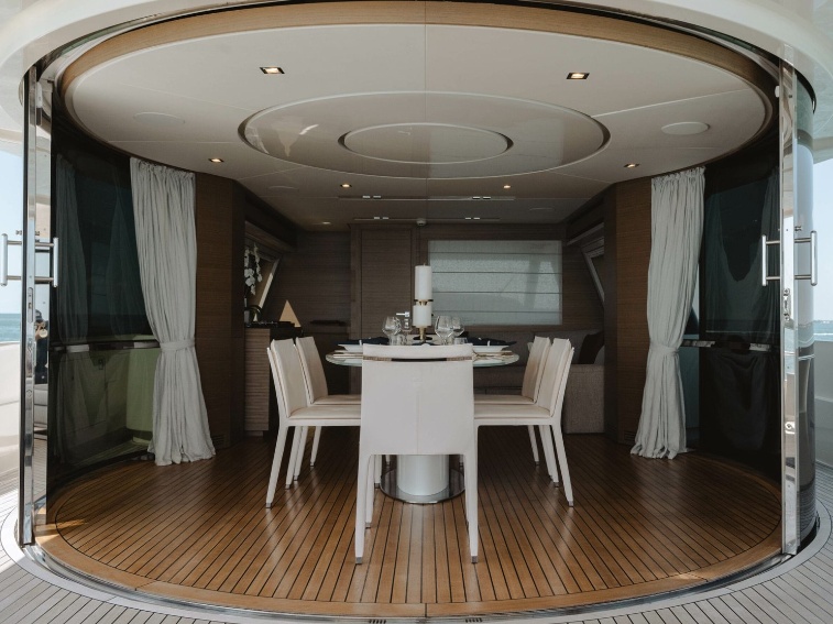 94' Ferretti gallery image 15