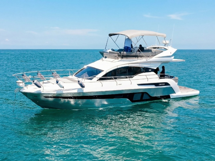 Triton Yacht 54 B Fly 52