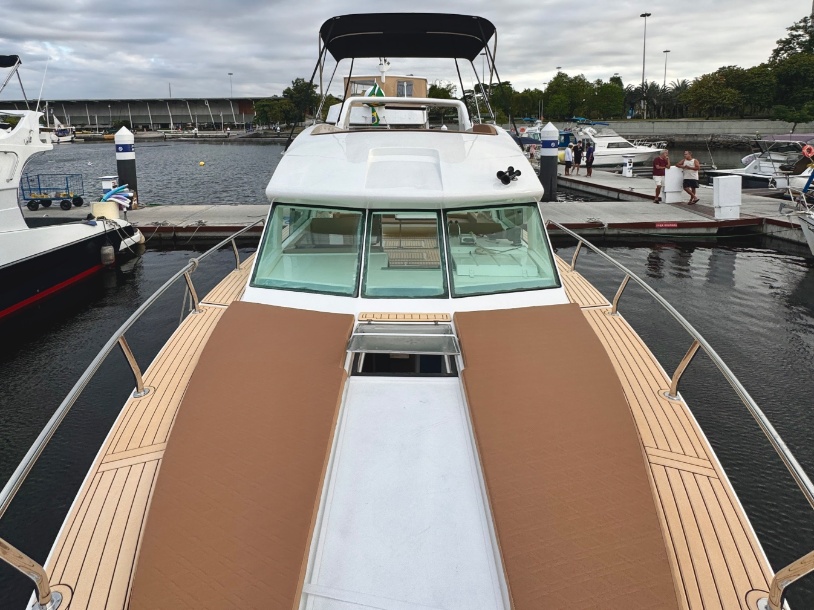 Cobra 40 gallery image 2