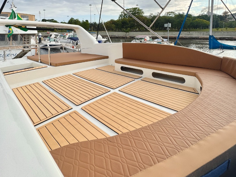 Cobra 40 gallery image 3