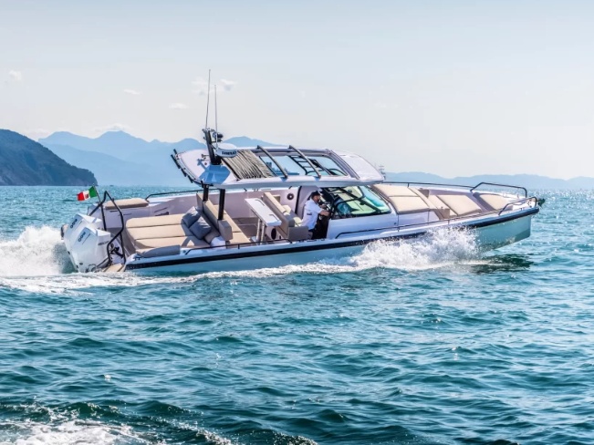 Axopar 37 Sun Top gallery image 2