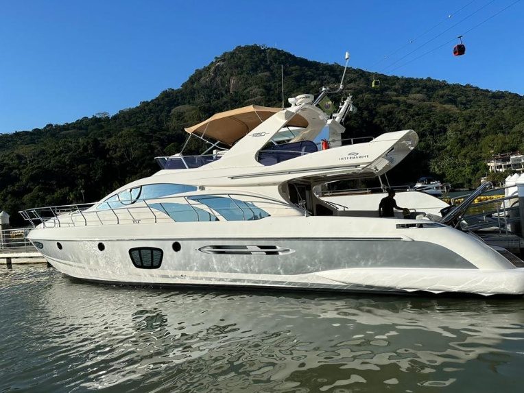 Intermarine 560 gallery image 2