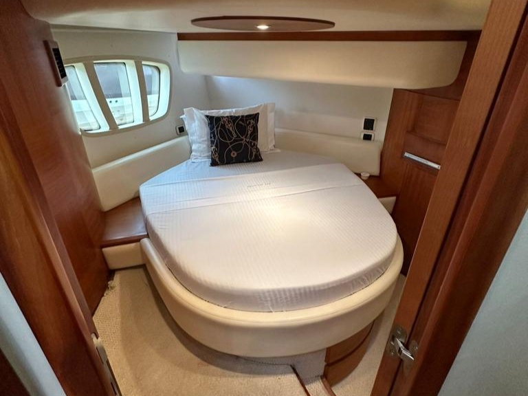 Intermarine 560 gallery image 3