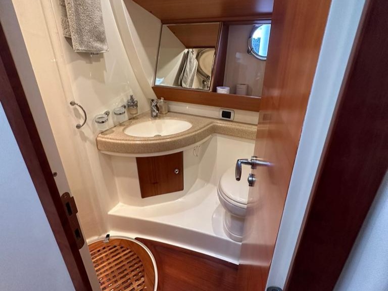 Intermarine 560 gallery image 4