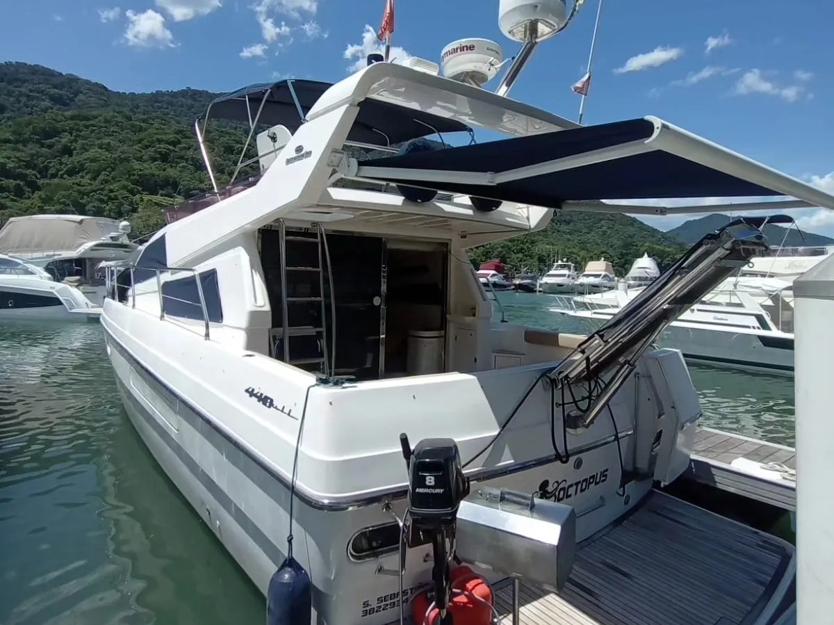 Intermarine 440 main view